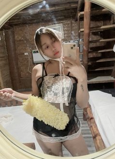 Cia Yrizari asian versatile fully hard - Transsexual escort in Singapore Photo 22 of 22