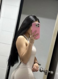 Ciara - escort in Singapore Photo 3 of 3