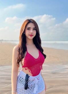 Cici - escort in Surabaya Photo 3 of 9