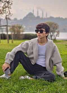 🇹🇷 Tommy 🇨🇦 - Male escort in İstanbul Photo 8 of 10