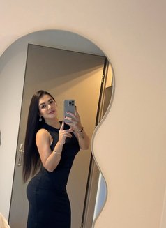 Cindy - escort in Johannesburg Photo 2 of 7