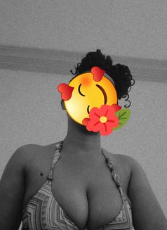 Cindy - escort in Lomé Photo 3 of 3