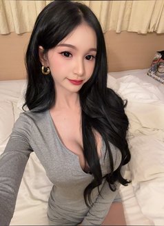 Cindy Chen - escort in Taipei Photo 4 of 14