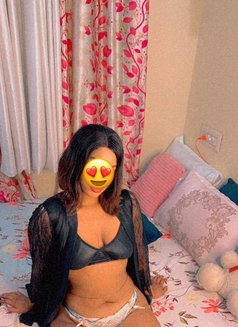 Cindy - puta in Bangalore Photo 6 of 11