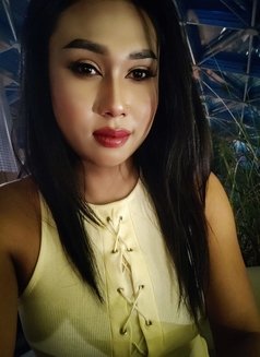 Cindy - Transsexual escort in Bangalore Photo 17 of 18