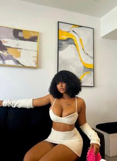 Cindy - puta in Noida Photo 1 of 3