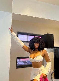 Cindy - puta in Noida Photo 3 of 3