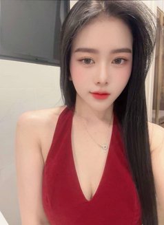 Cindy - escort in Doha Photo 2 of 4
