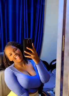 Cindy - escort in Guangzhou Photo 1 of 4