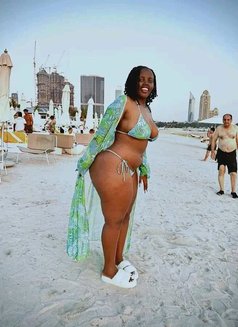 Cindy - escort in Guangzhou Photo 2 of 4