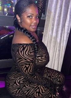 Cindy - escort in Muscat Photo 2 of 3