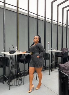 Cindy - escort in Birmingham Photo 2 of 2