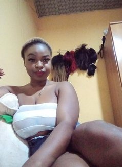 Cindy - puta in Lagos, Nigeria Photo 3 of 3
