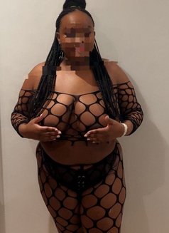 Cindy - escort in Cairo Photo 1 of 4