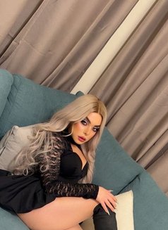 Cindy Sex Machine - Transsexual escort in Beirut Photo 11 of 11