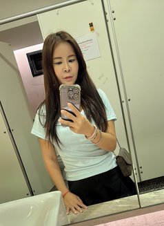 Cindy - escort in Bangkok Photo 5 of 10