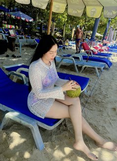 Cindy - escort in Bangkok Photo 4 of 8