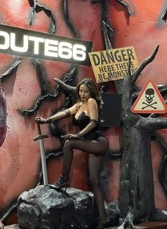 Cindy - escort in Bangkok Photo 4 of 6