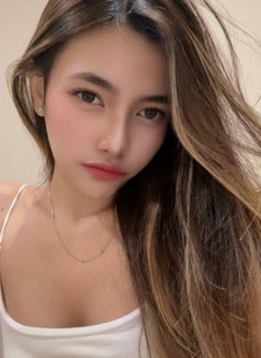 Cintia - escort in Singapore Photo 6 of 7