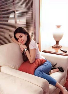 Cintya - puta in Jakarta Photo 3 of 4