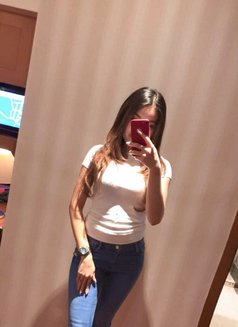 Cintya - puta in Jakarta Photo 4 of 4