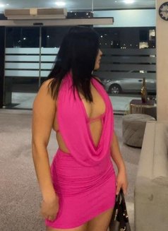 Cristal sexy Latina - puta in Al Manama Photo 10 of 11