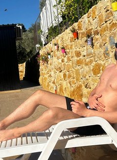 Cizaro - Male escort in Beirut Photo 9 of 9
