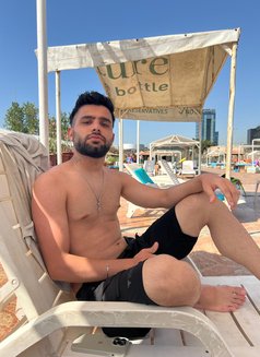 Cizaro - Male escort in Beirut Photo 4 of 6