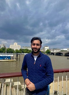 Cj 16 - Acompañantes masculino in London Photo 2 of 2