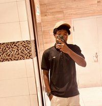 Cj Hug Guy - Male escort in Cairo