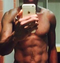 Cj Hug Guy - Male escort in Cairo