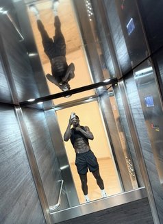 Cj Hug Guy - Male escort in Cairo Photo 3 of 3