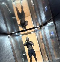 Cj Hug Guy - Male escort in Cairo