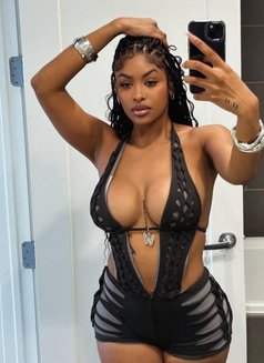 Claire - escort in Mumbai Photo 3 of 8