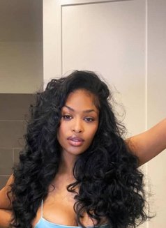 Claire - escort in Mumbai Photo 7 of 8