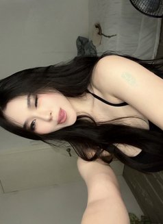 Claire - escort in Manila Photo 3 of 6