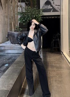 Claire - escort in Manila Photo 6 of 6