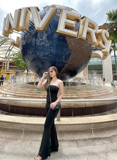 Claire - escort in Singapore Photo 16 of 24