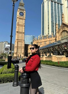 Claire - escort in Singapore Photo 17 of 24