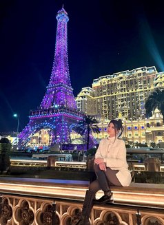 Claire - escort in Singapore Photo 19 of 24