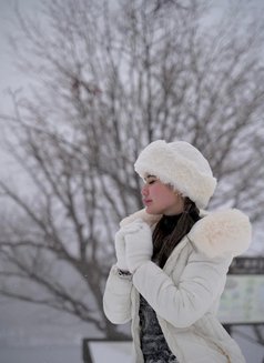 Claire - escort in Singapore Photo 21 of 24