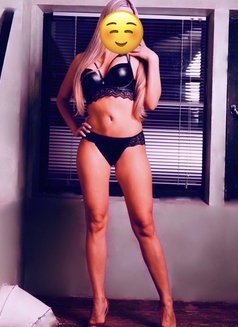 Claire - escort in Dubai Photo 3 of 8