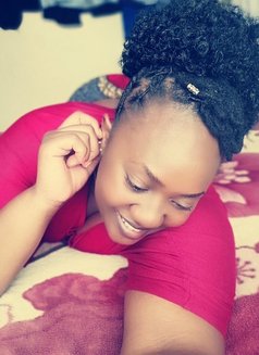 Claire - puta in Muscat Photo 4 of 4