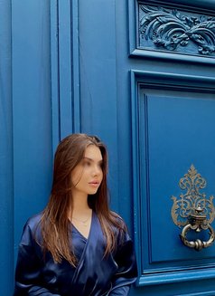 Claire - puta in Hong Kong Photo 2 of 13