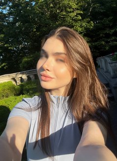 Claire - puta in Hong Kong Photo 3 of 13