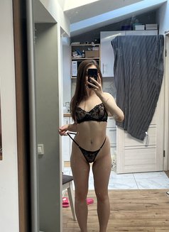 Claire - puta in Hong Kong Photo 4 of 13