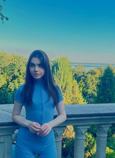 Claire - puta in Hong Kong Photo 7 of 13