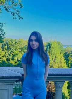 Claire - puta in Hong Kong Photo 8 of 13