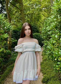 Claire - puta in Hong Kong Photo 12 of 13