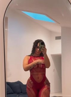Clara - escort in Edinburgh Photo 1 of 2